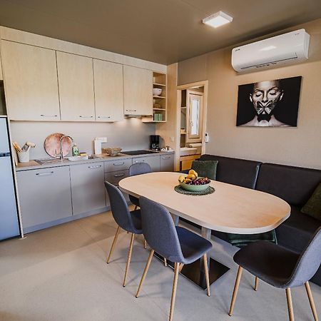 Deluxe Lake View Mobile Homes With Thermal Riviera Tickets Catez ob Savi Zewnętrze zdjęcie