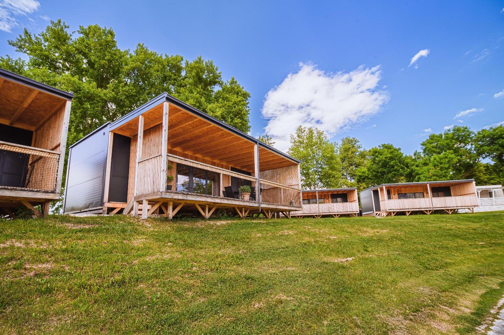 Deluxe Lake View Mobile Homes With Thermal Riviera Tickets Catez ob Savi Zewnętrze zdjęcie